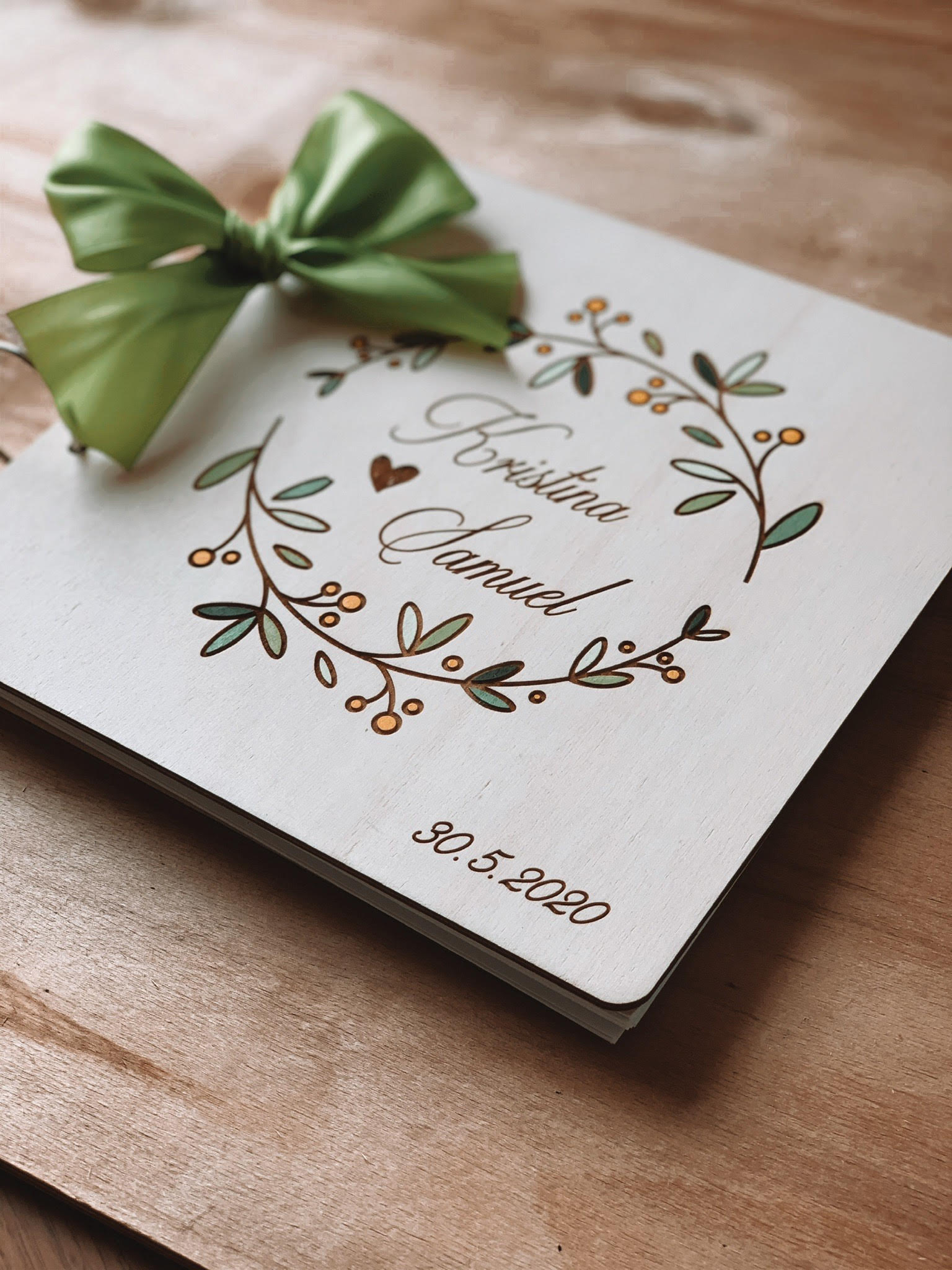 Svadobná kniha hostí, drevený fotoalbum - Venček zelený