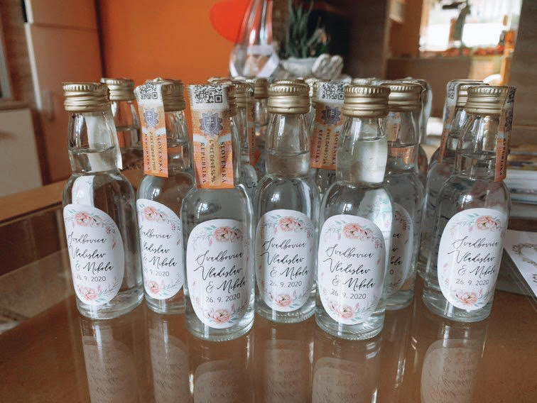 Nálepky na svadobné fľaše pivonky malé
