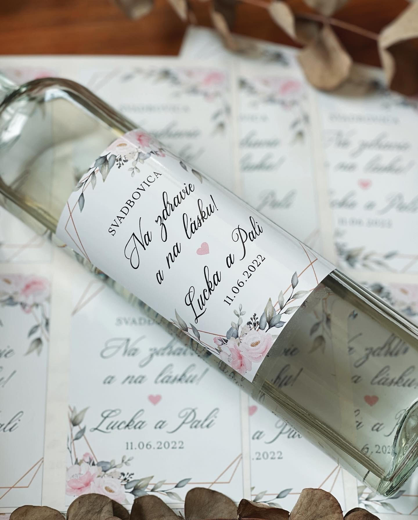 Nálepky na svadobné fľaše 89 ružové