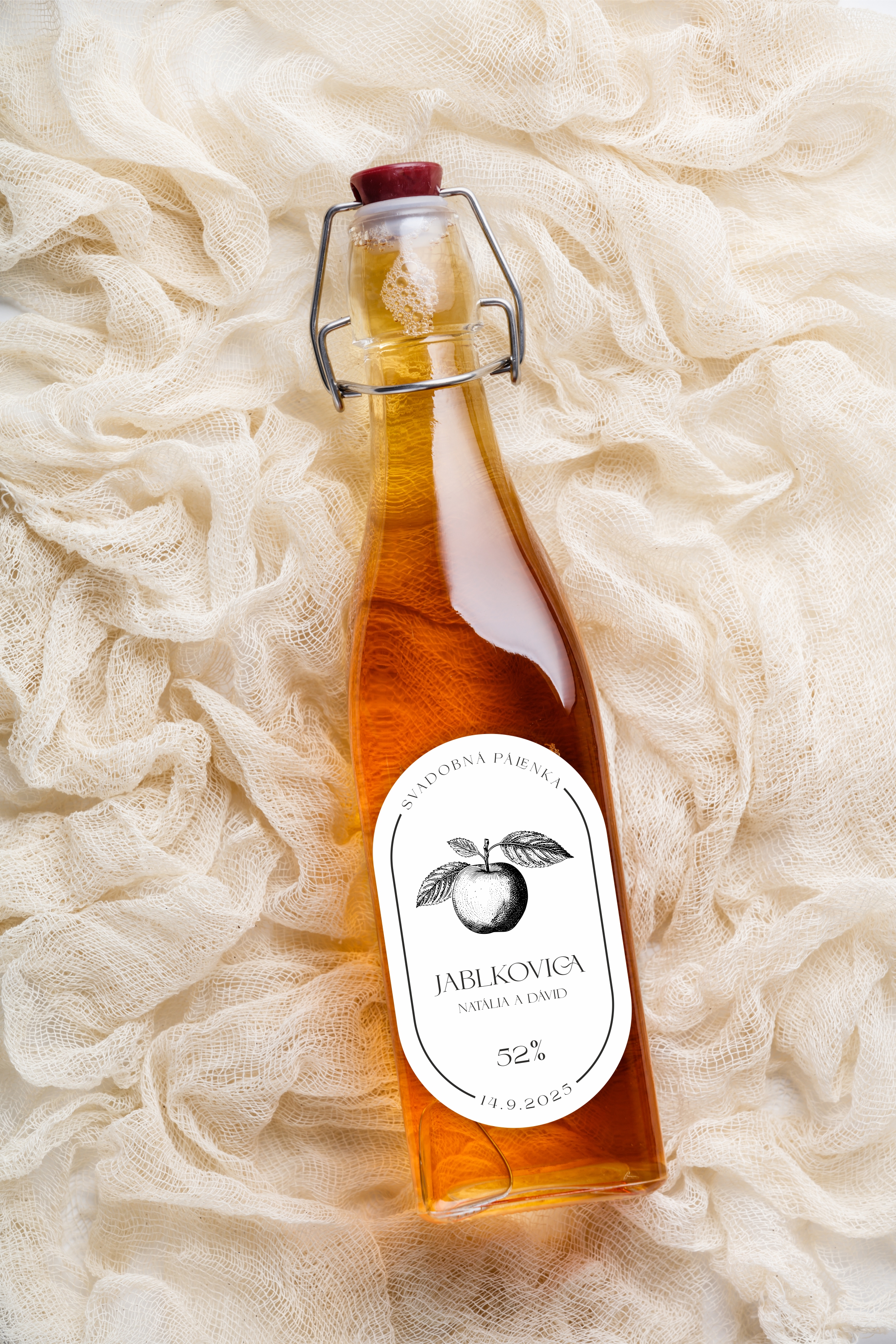 Nálepky oválne na svadobnú pálenku 296 ilustrácia jablko