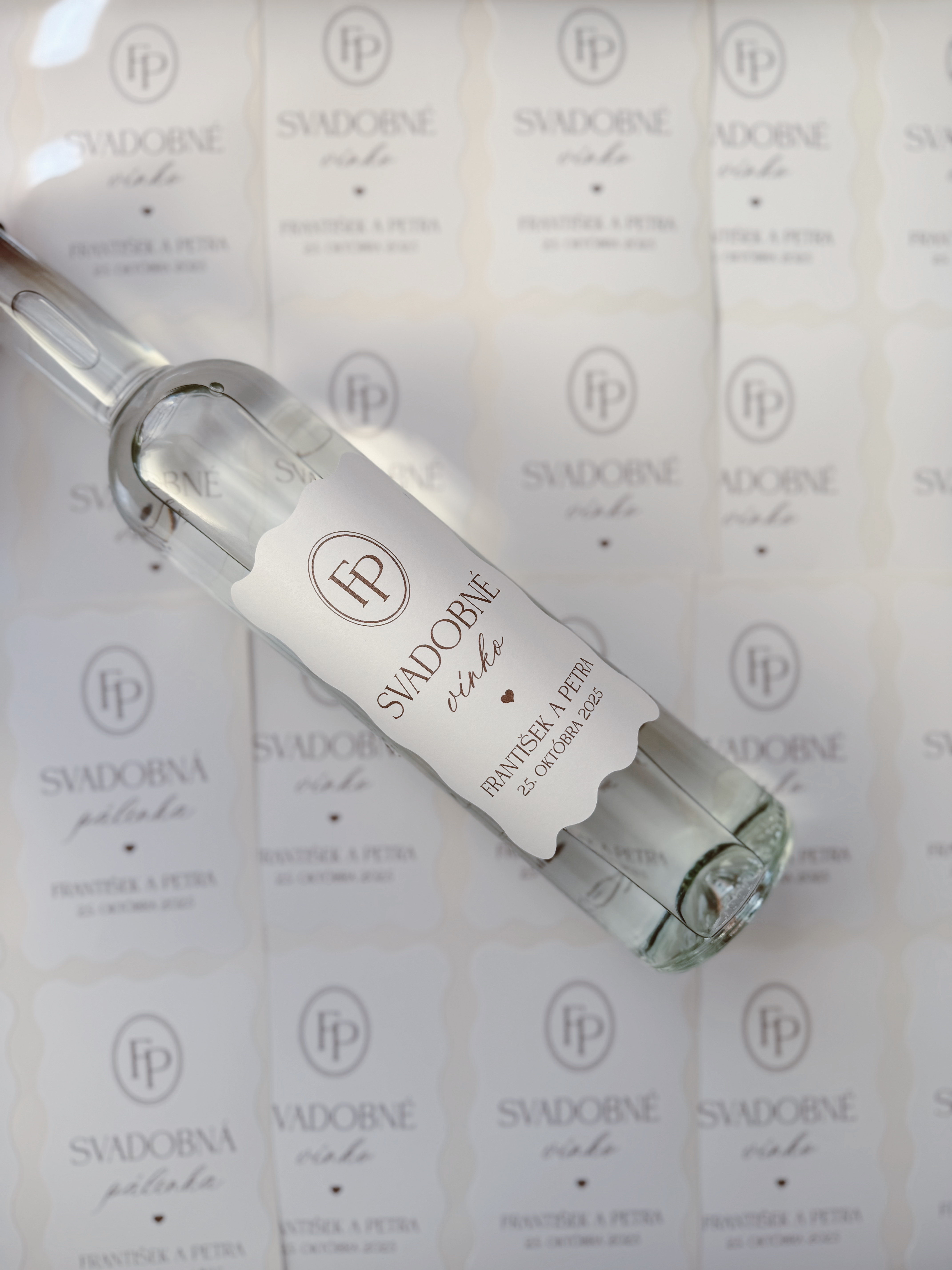 Nálepky na svadobné vínko 303 vlnky